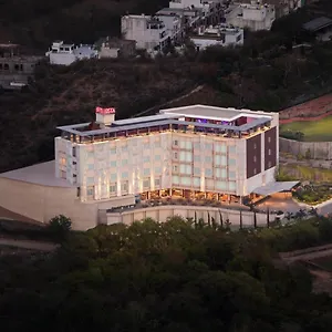 Juesta Sajjangarh & Spa, Resort