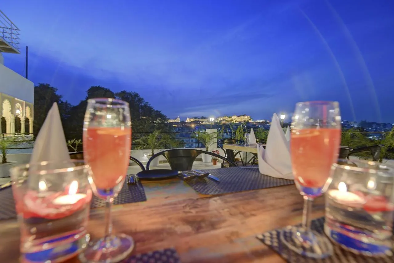 Hotel Janak Vilas Udaipur 3*,
